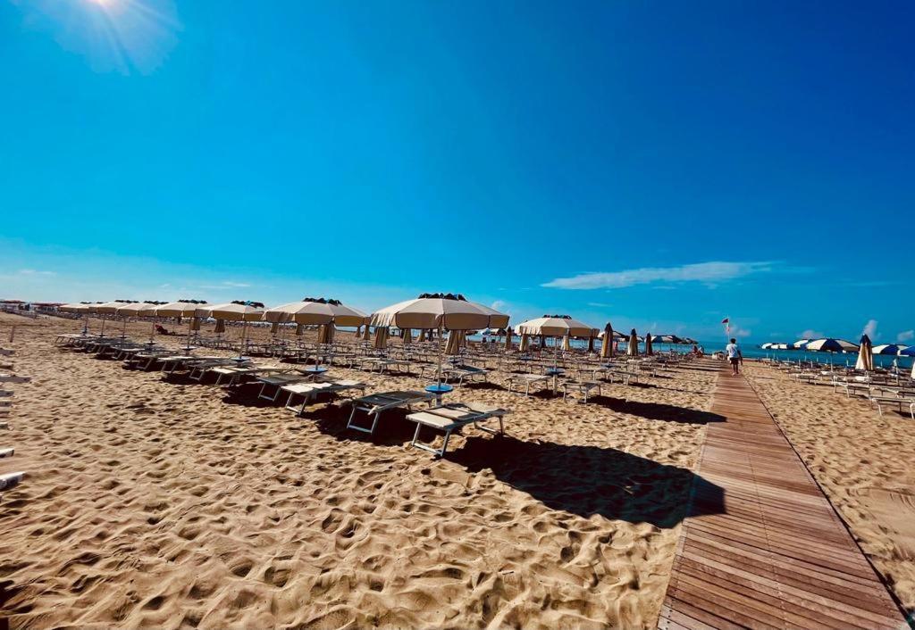 Hotel Mediterraneo Lido di Latina Luaran gambar