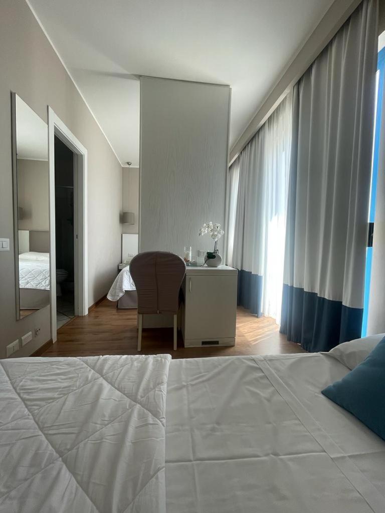 Hotel Mediterraneo Lido di Latina Luaran gambar